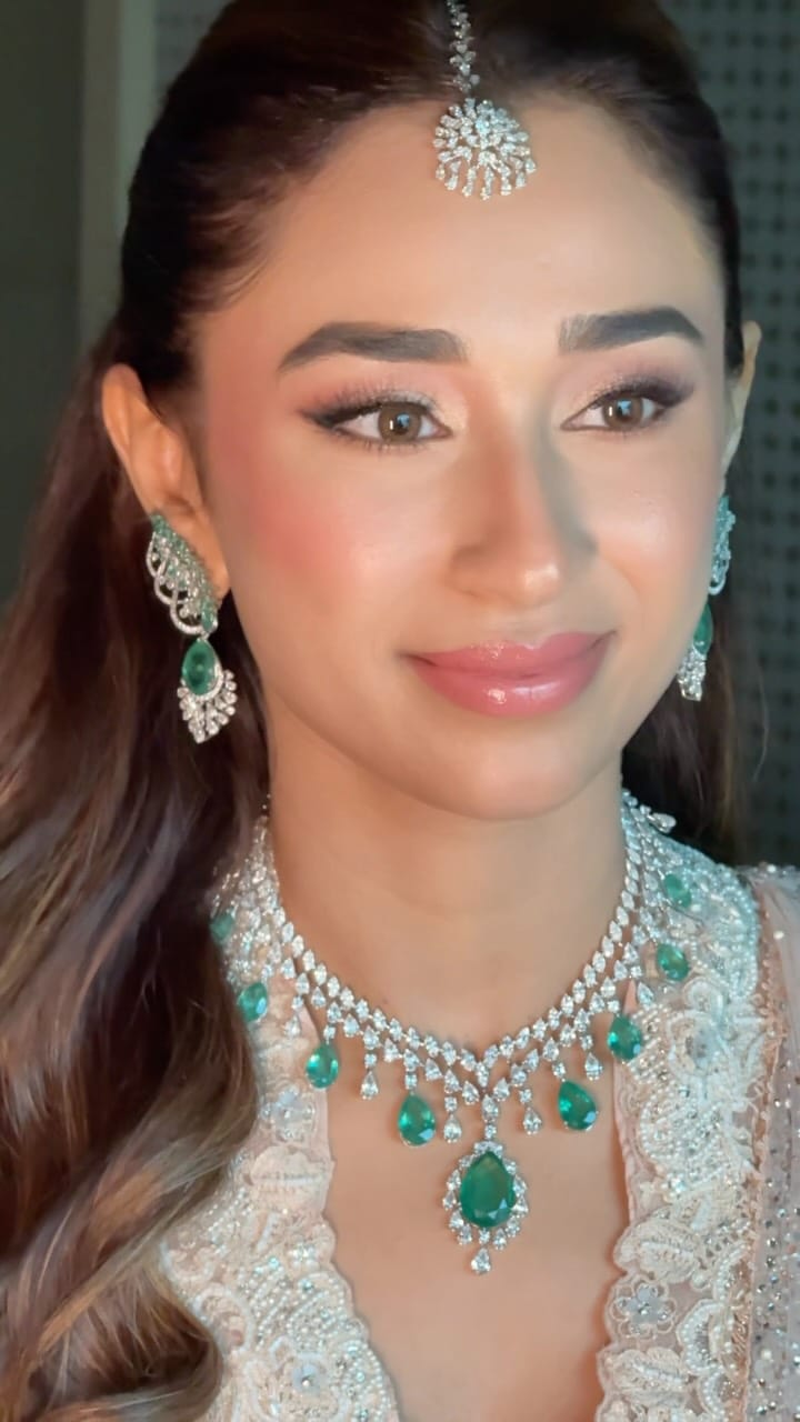 Post 1 by Rhea Nagpal | Makeup & Hair on Instagram (video)