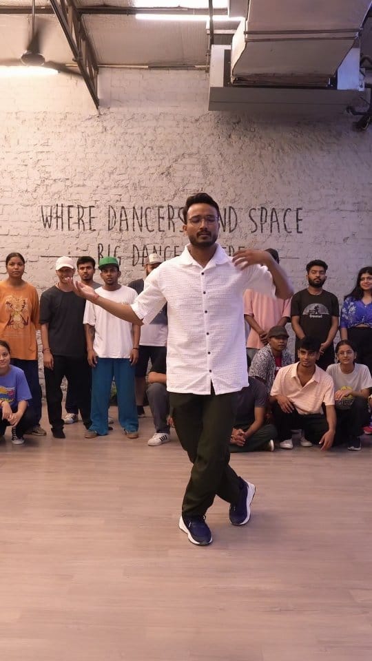 Post 10 by Himanshu Gola on Instagram (video)