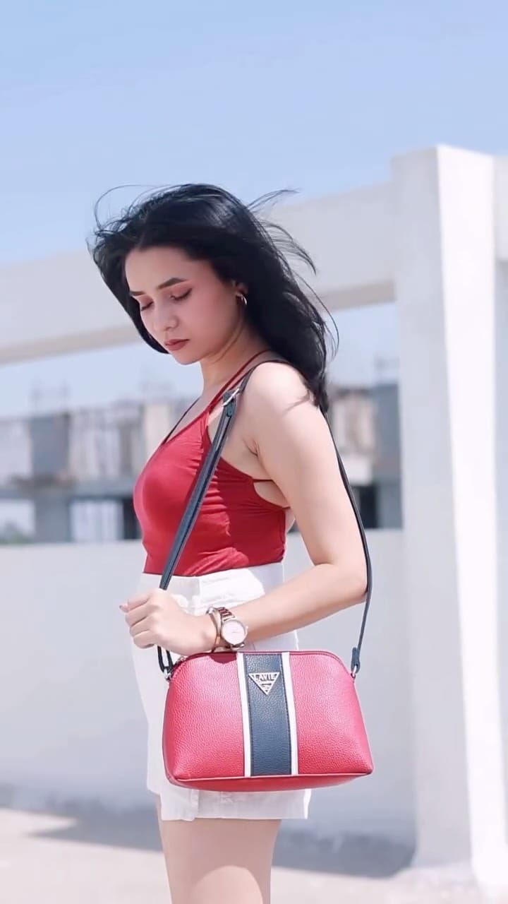 Post 8 by HITAKSHI CHATTERJEE | INDIA 🇮🇳 on Instagram (video)