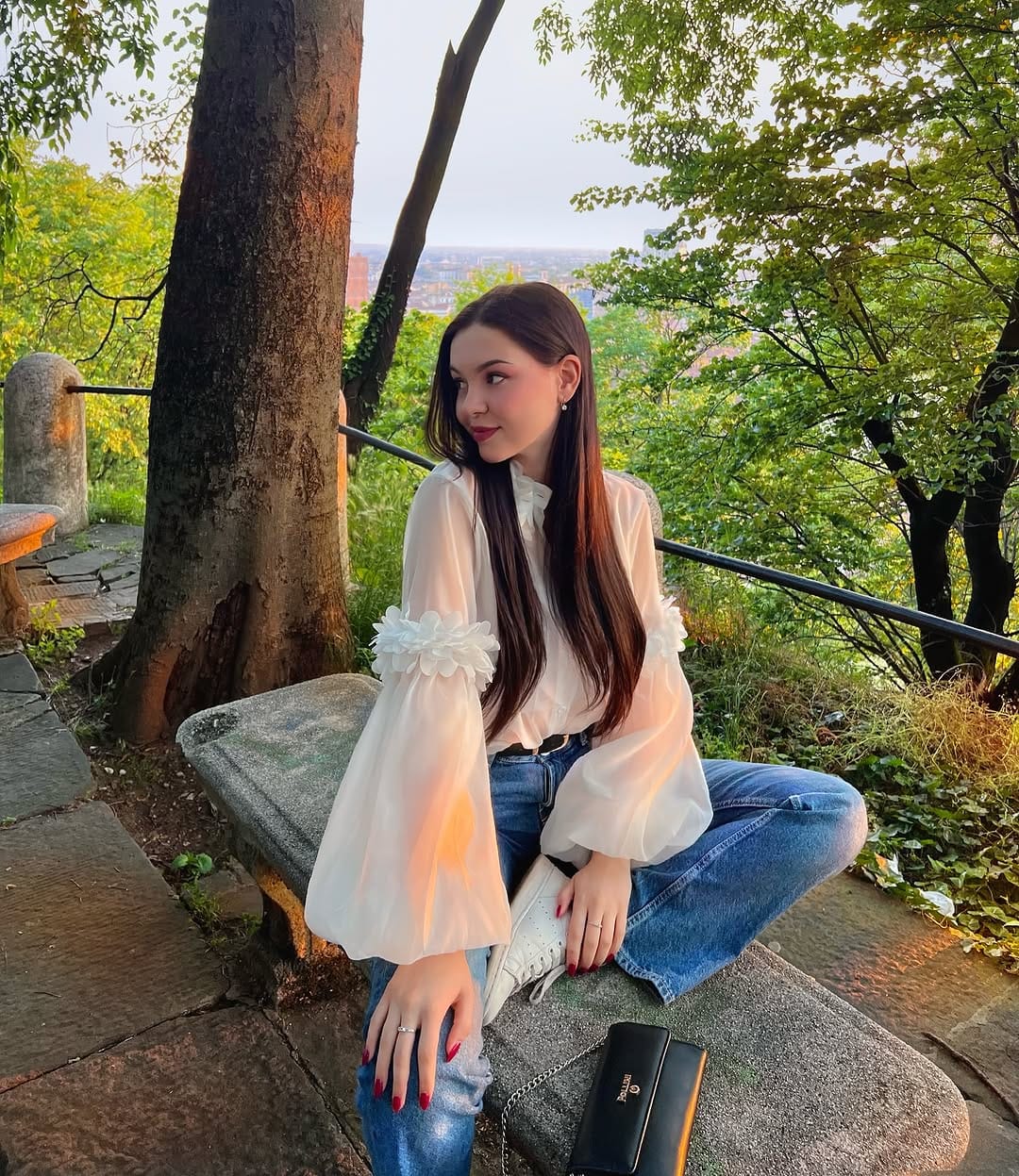 Post 3 by L U C E on Instagram (image)