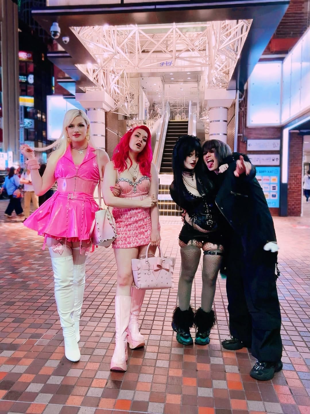 Post 6 by Endigo on Instagram (carousel)