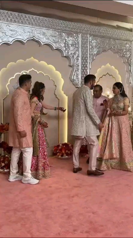 Post 6 by Diya on Instagram (video)