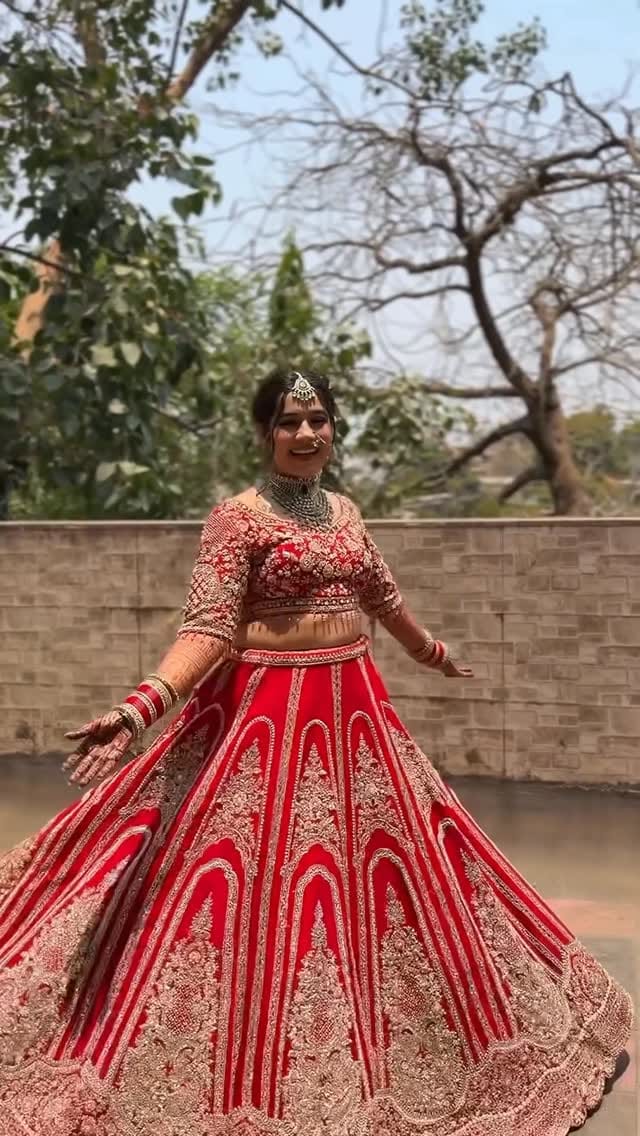 Post 8 by Makeup Artist - Chanda Nagdev on Instagram (video)