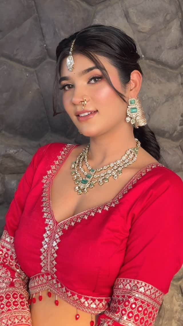 Post 8 by Sakshi Tiwari on Instagram (video)