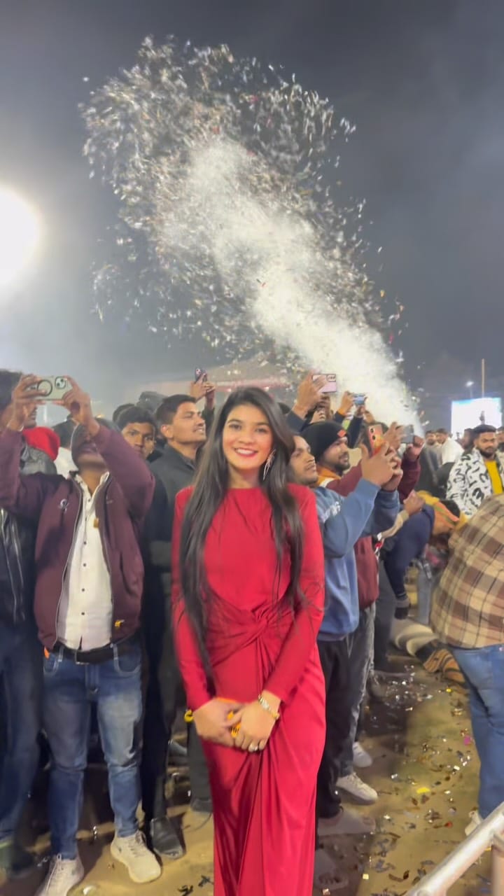 Post 10 by Sakshi Tiwari on Instagram (video)