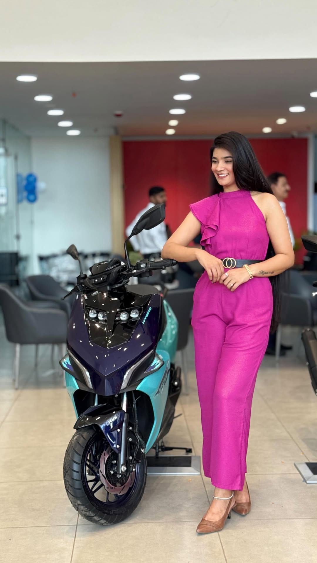 Post 9 by Sakshi Tiwari on Instagram (video)