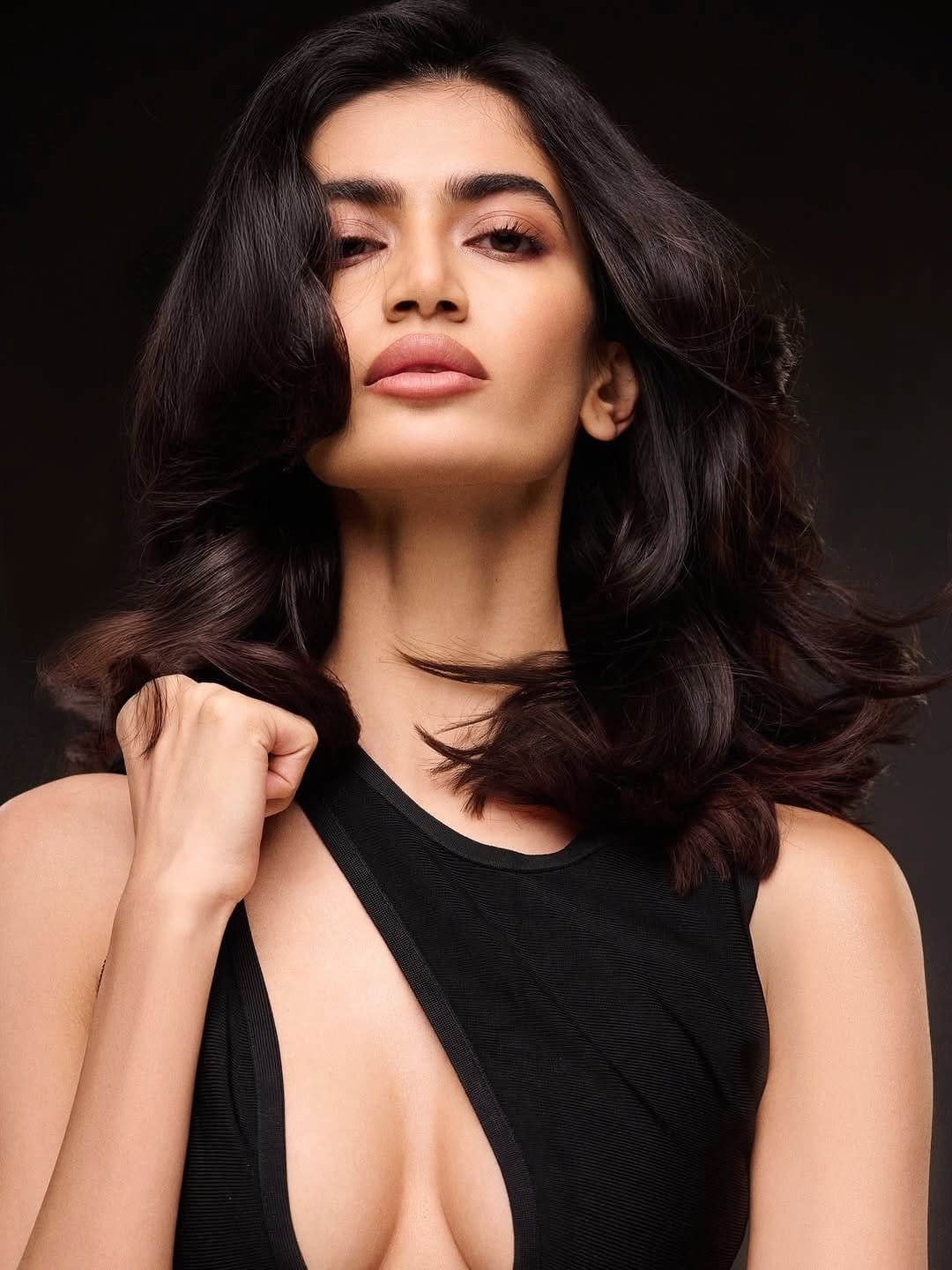 Post 8 by Akanksha Makeup Artist on Instagram (carousel)