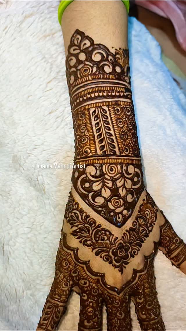 Post 6 by Umama  Rafi Khan | Mumbai | Mehndi Artist on Instagram (video)