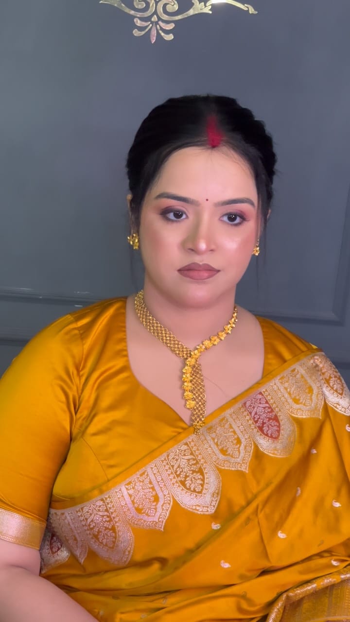Post 6 by Bhubaneswarmakeupartist||makeupbysoma on Instagram (video)