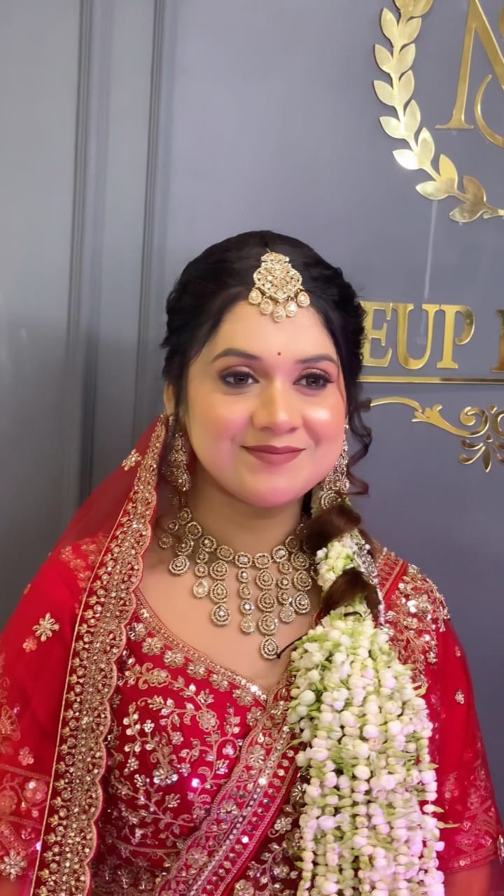 Post 5 by Bhubaneswarmakeupartist||makeupbysoma on Instagram (video)