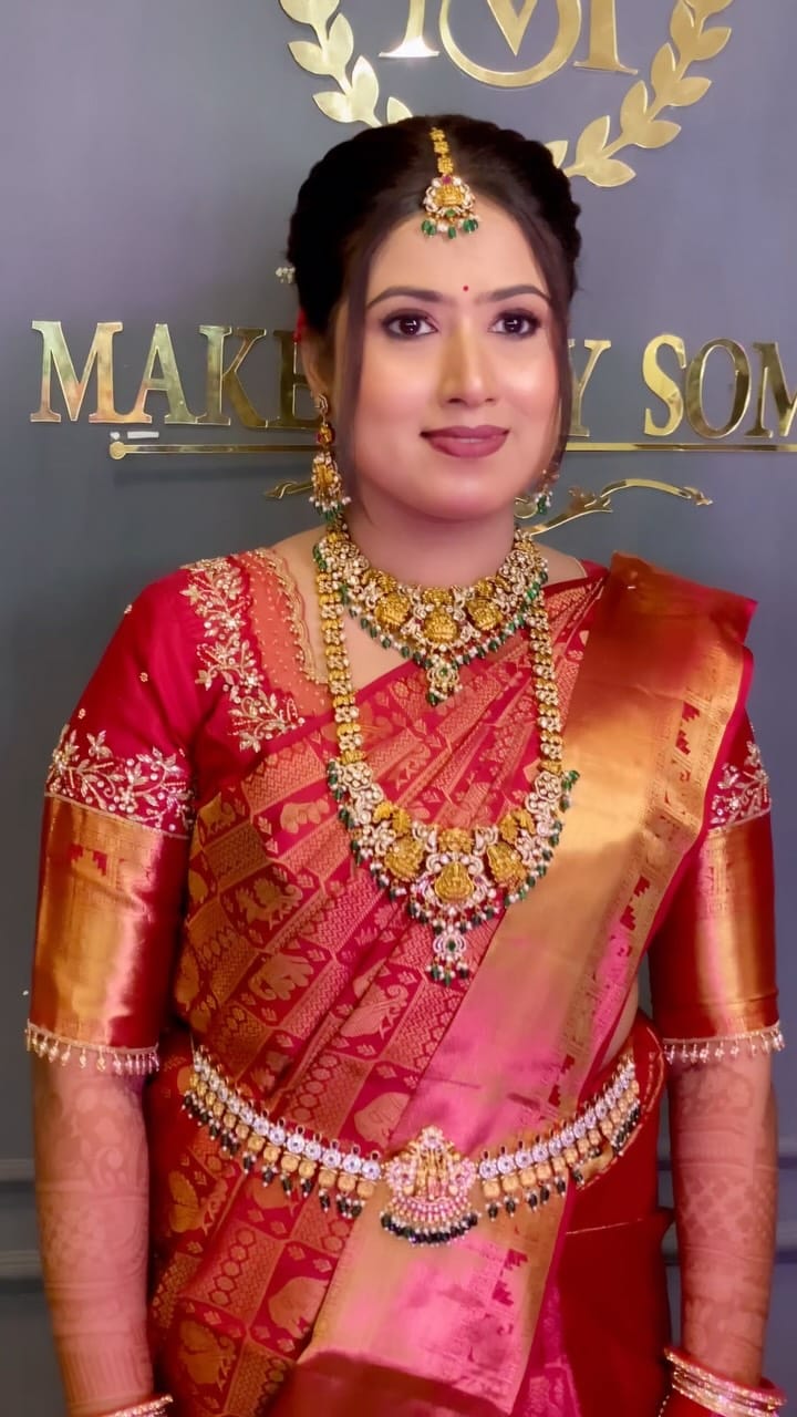 Post 3 by Bhubaneswarmakeupartist||makeupbysoma on Instagram (video)