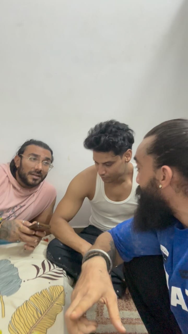 Post 9 by Veer on Instagram (video)