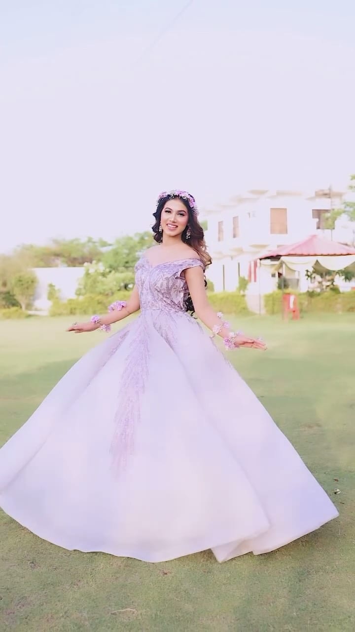 Post 6 by Shivani Choudhary on Instagram (video)