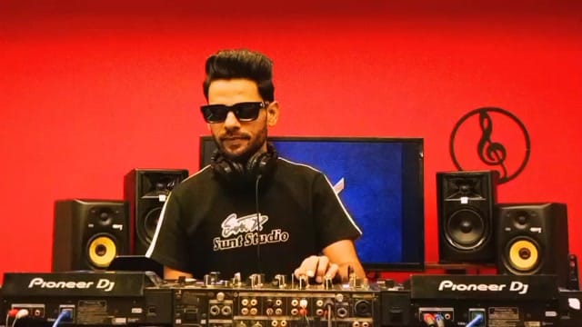 Post 7 by Hyder Ali Khan on Instagram (video)