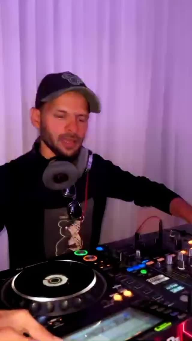 Post 6 by Hyder Ali Khan on Instagram (video)
