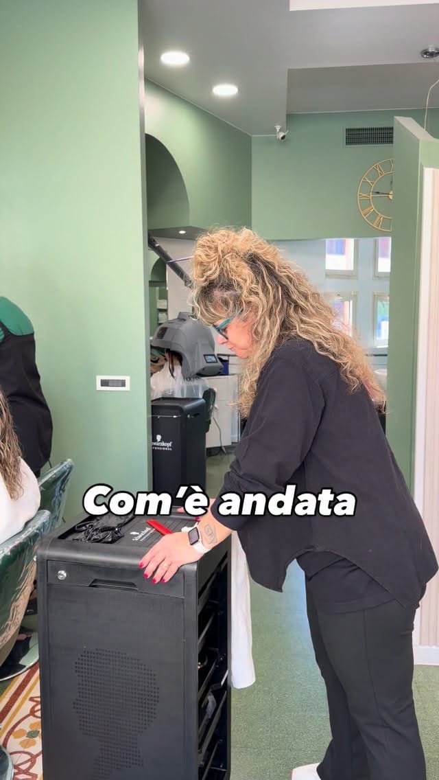 Post 5 by MORENA ACCONCIATURE on Instagram (video)