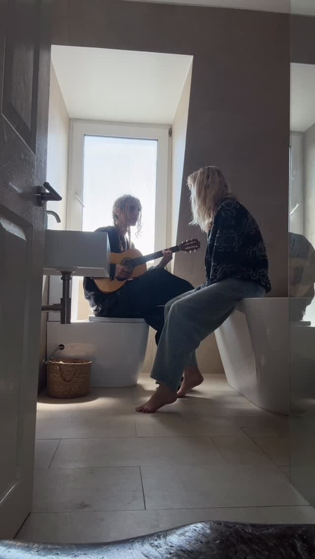 Post 6 by Kyla la Grange on Instagram (video)