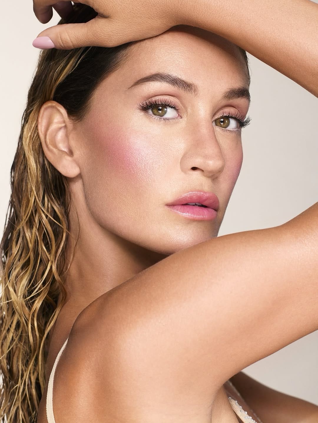 Post 9 by QSTUDIO MAKEUP-RP on Instagram (image)