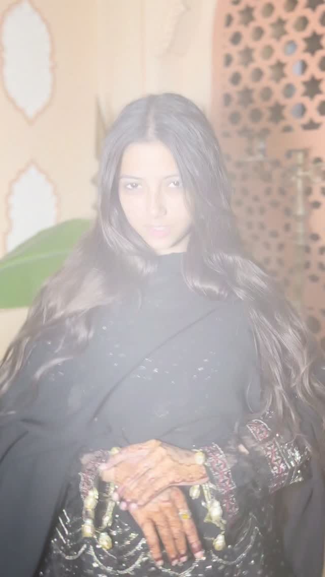 Post 1 by 𝐑𝐚𝐦𝐬𝐡𝐚 𝐀𝐥𝐢  𝐌𝐚𝐤𝐞𝐨𝐯𝐞𝐫'𝐬💄 on Instagram (video)