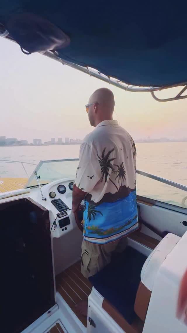 Post 9 by Erizo on Instagram (video)