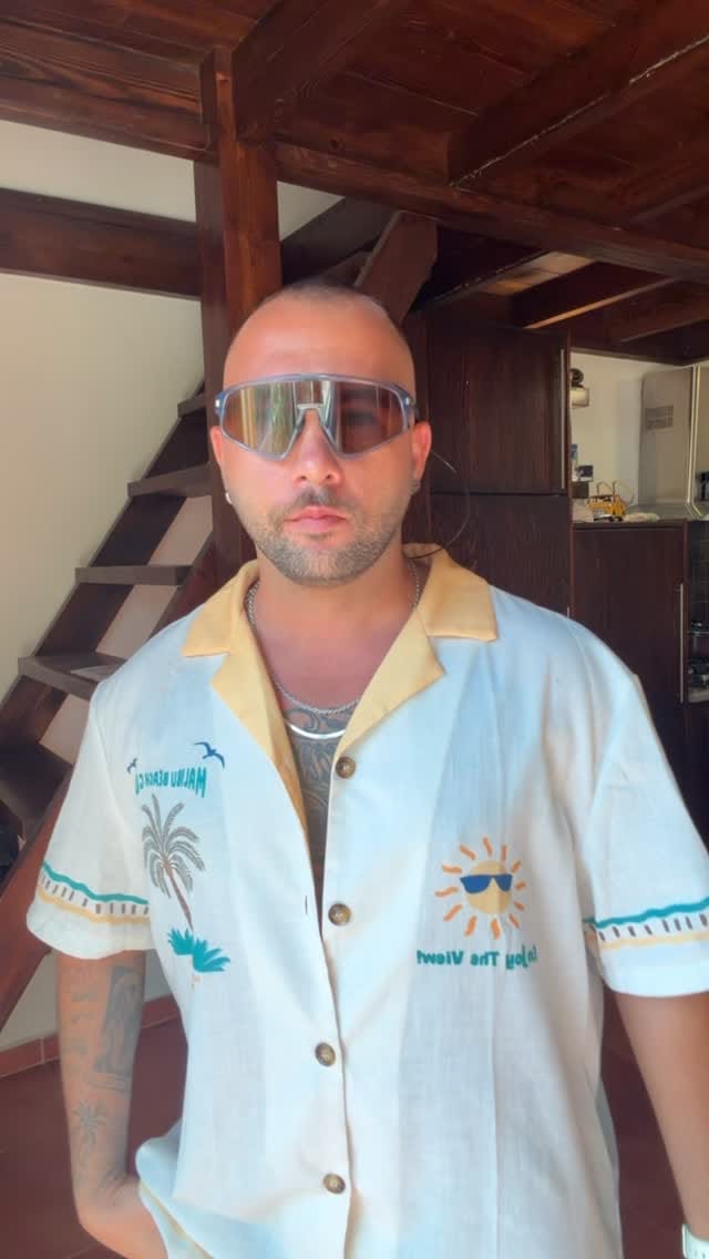 Post 8 by Erizo on Instagram (video)