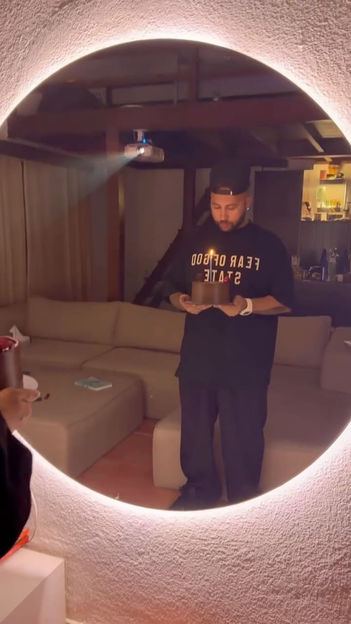 Post 4 by Erizo on Instagram (video)