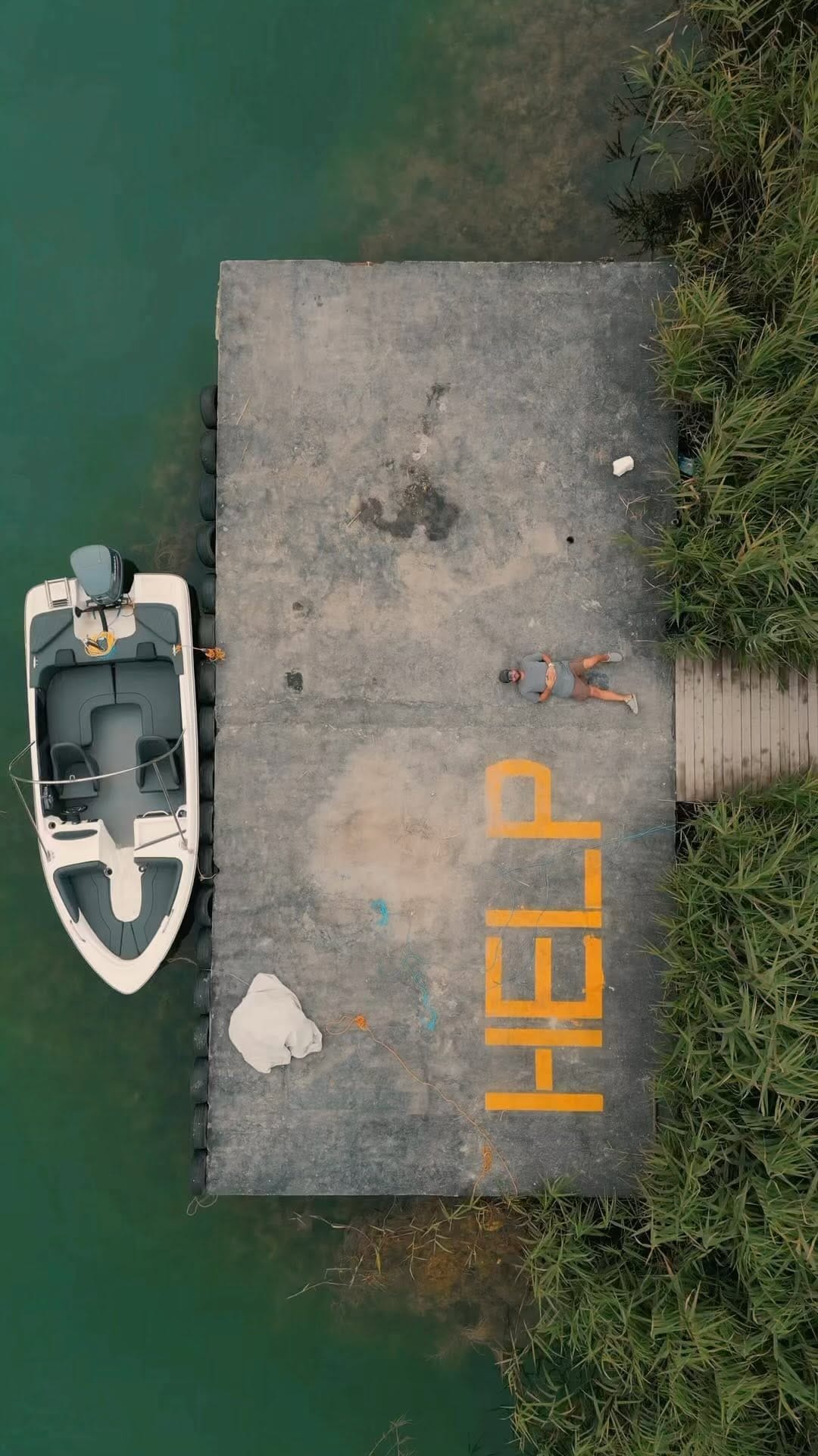 Post 10 by Erizo on Instagram (video)