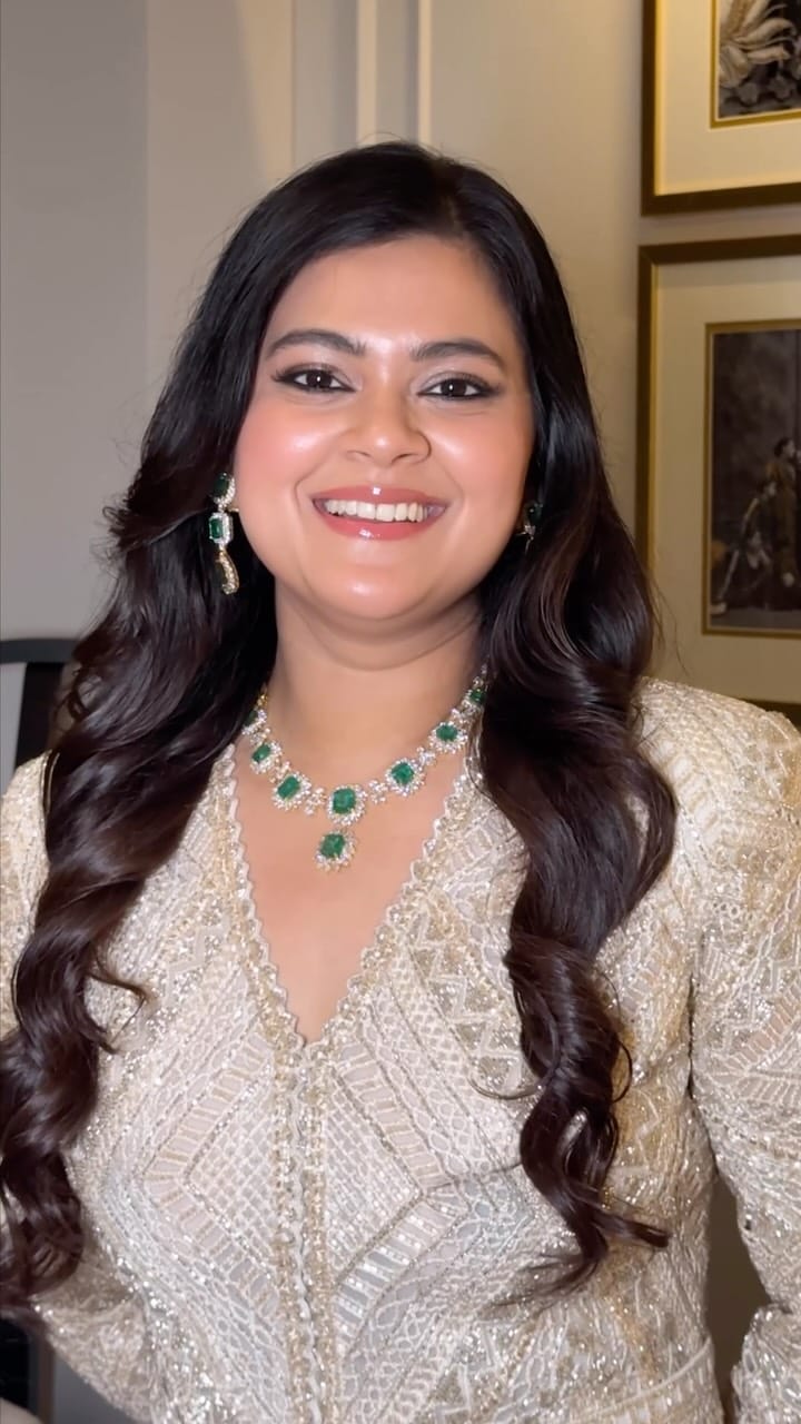 Post 2 by Simran S Bafna | Makeup Artist 🧿 on Instagram (video)