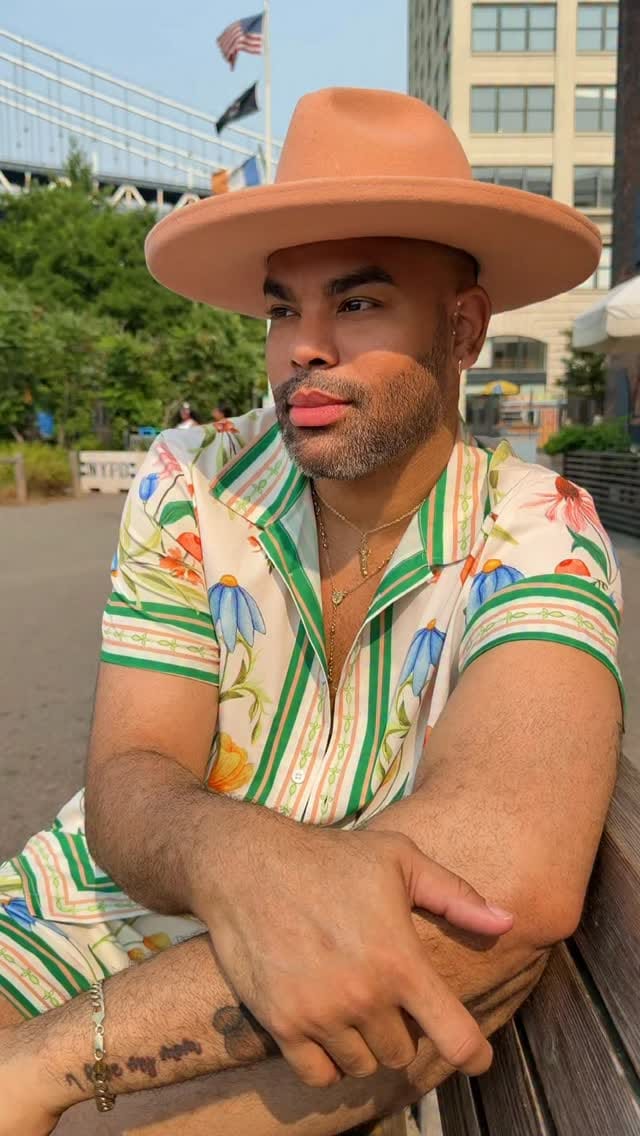 Post 4 by Victorino Carey | Stylist | Beauty | International Educator on Instagram (video)