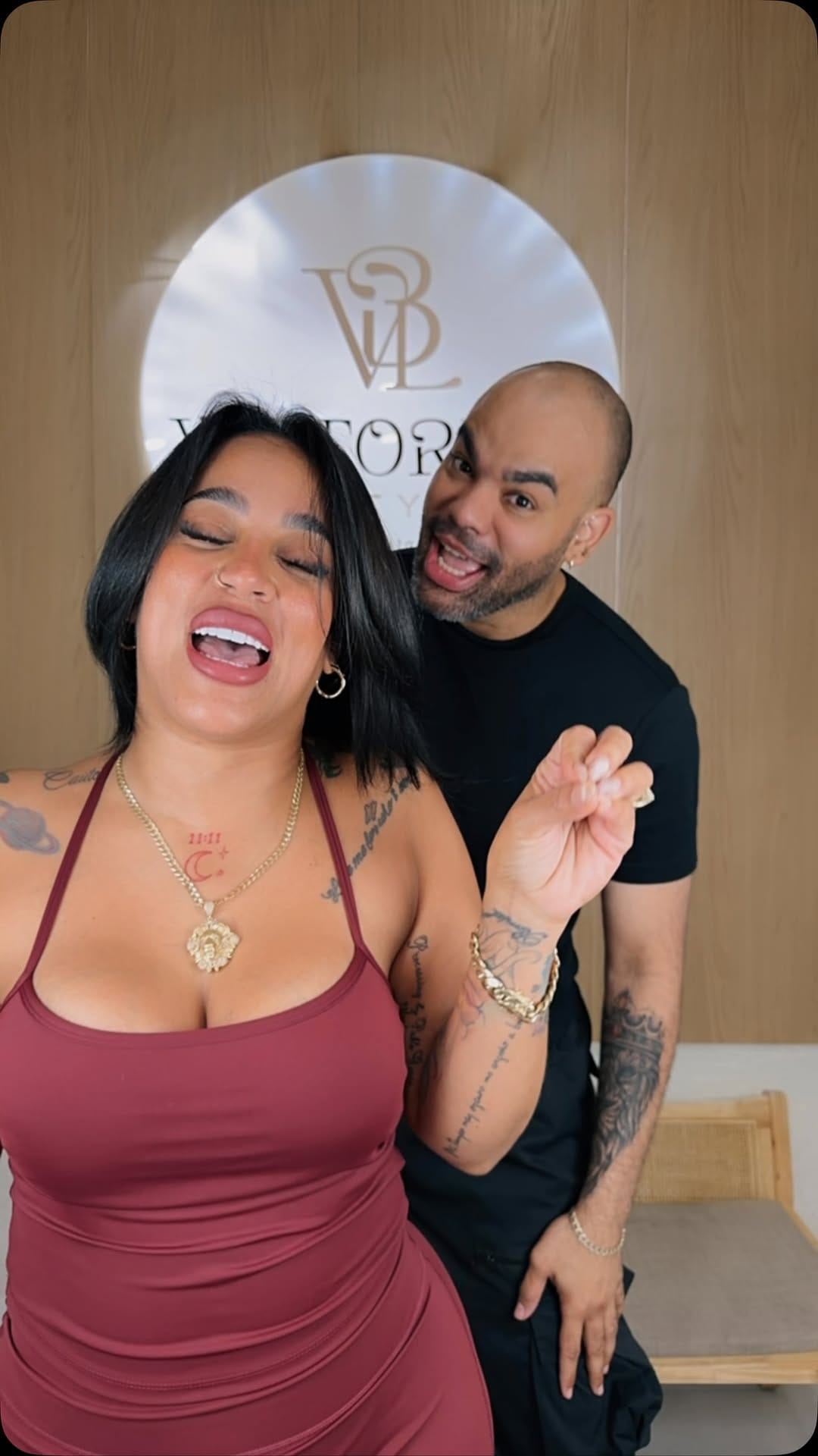 Post 2 by Victorino Carey | Stylist | Beauty | International Educator on Instagram (video)