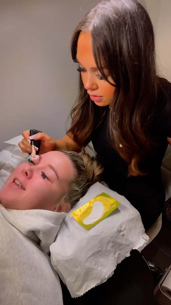 Post 4 by LASHED BY AMY on Instagram (video)