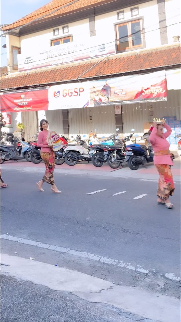 Post 10 by Dwi Eka S. on Instagram (video)