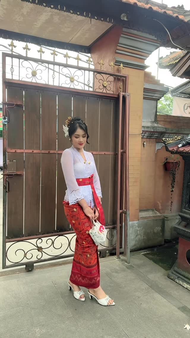 Post 2 by Dwi Eka S. on Instagram (video)