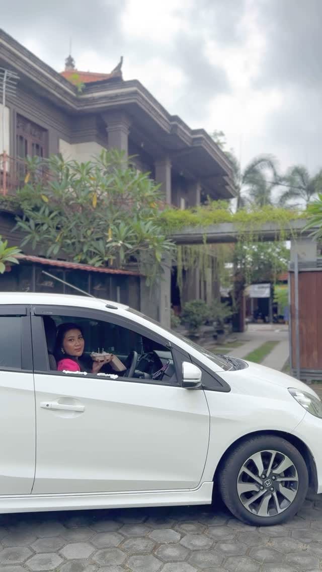 Post 6 by Dwi Eka S. on Instagram (video)