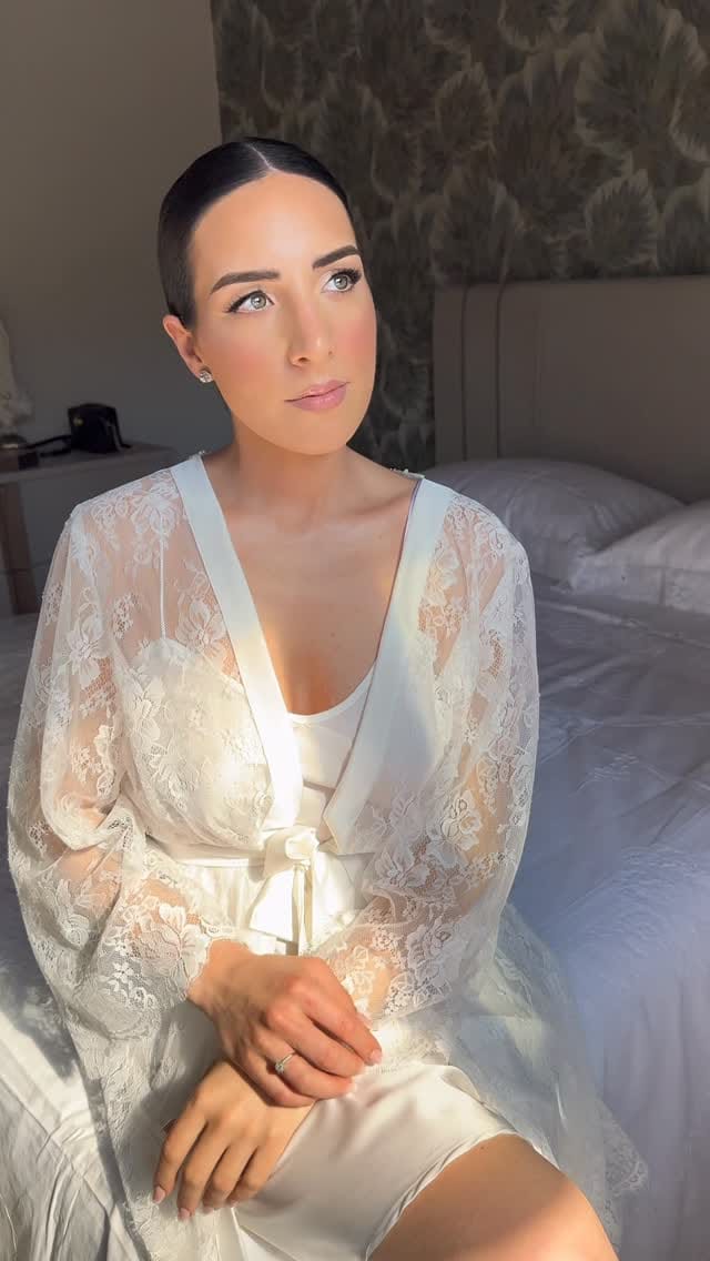 Post 5 by deborazaccariellomakeup on Instagram (video)