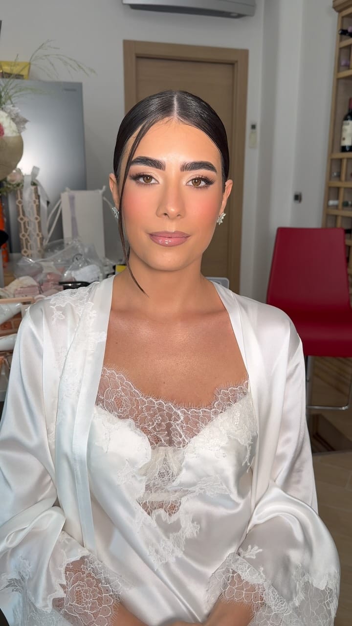 Post 9 by deborazaccariellomakeup on Instagram (video)