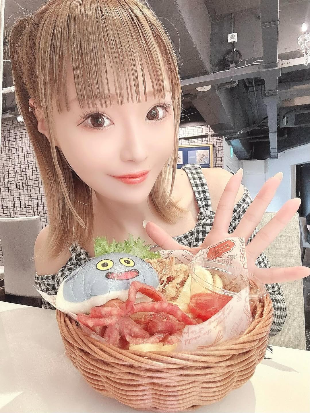 Post 3 by しーたちゃん / 椎田理加 on Instagram (carousel)