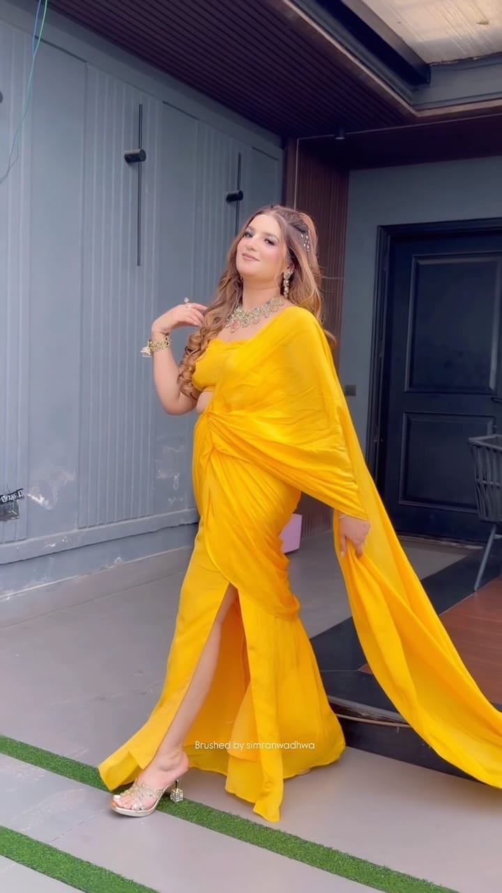 Post 4 by Simran Wadhwa |MAKEUP ARTIST on Instagram (video)