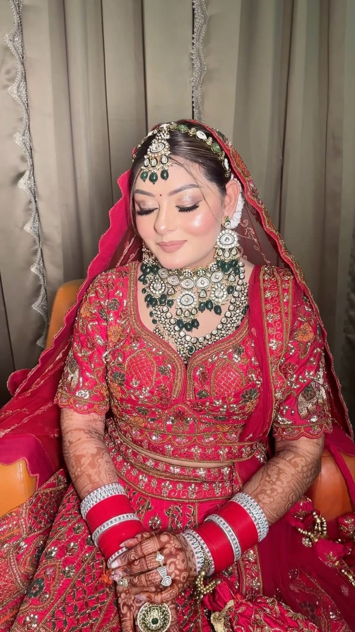 Post 9 by Simran Wadhwa |MAKEUP ARTIST on Instagram (video)