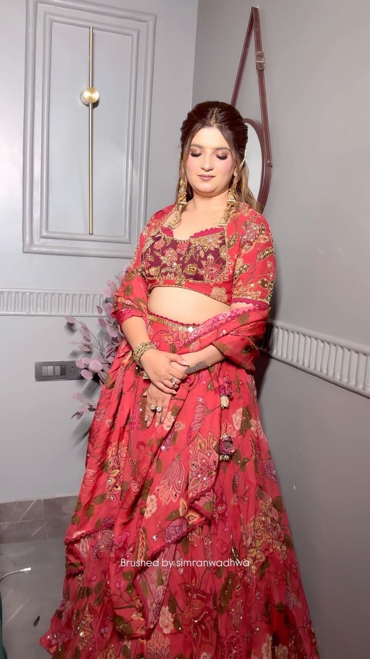 Post 2 by Simran Wadhwa |MAKEUP ARTIST on Instagram (video)