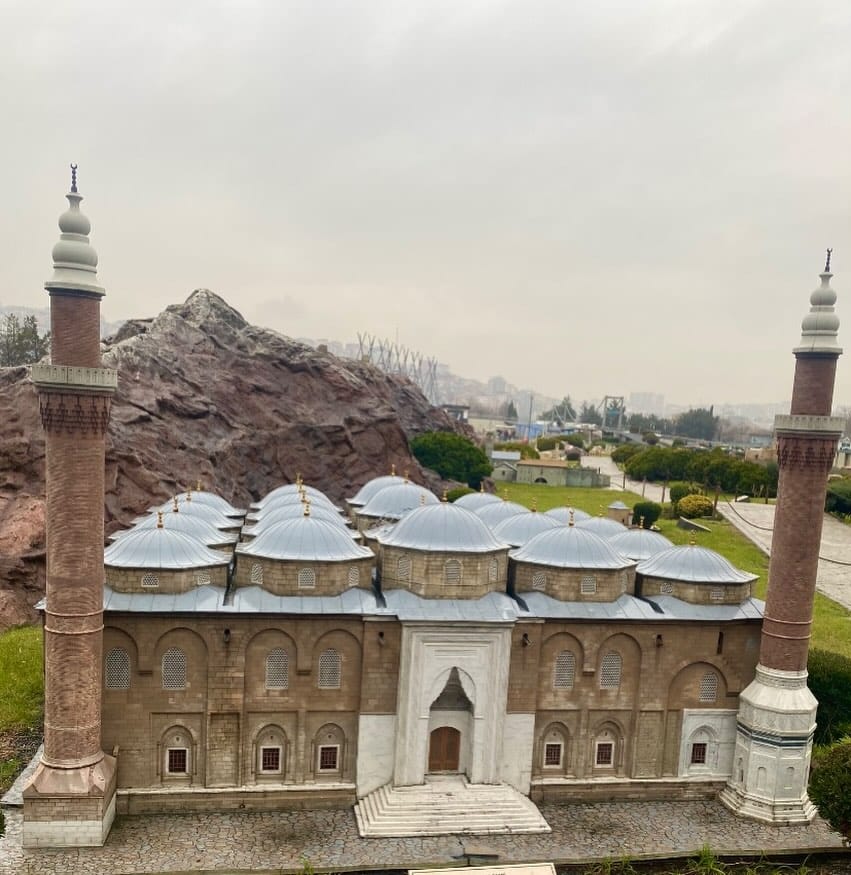 Post 5 by Yasemin Aydoğdu on Instagram (image)