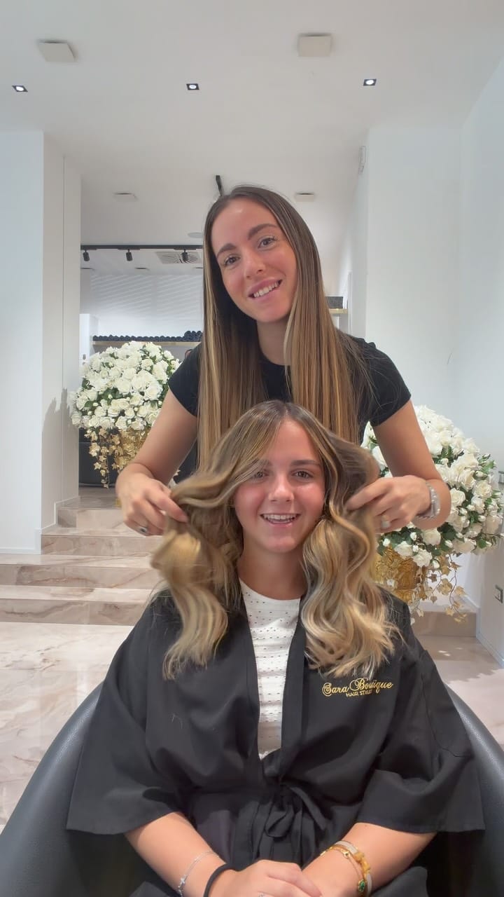 Post 1 by Sara boutique hairstylist on Instagram (video)