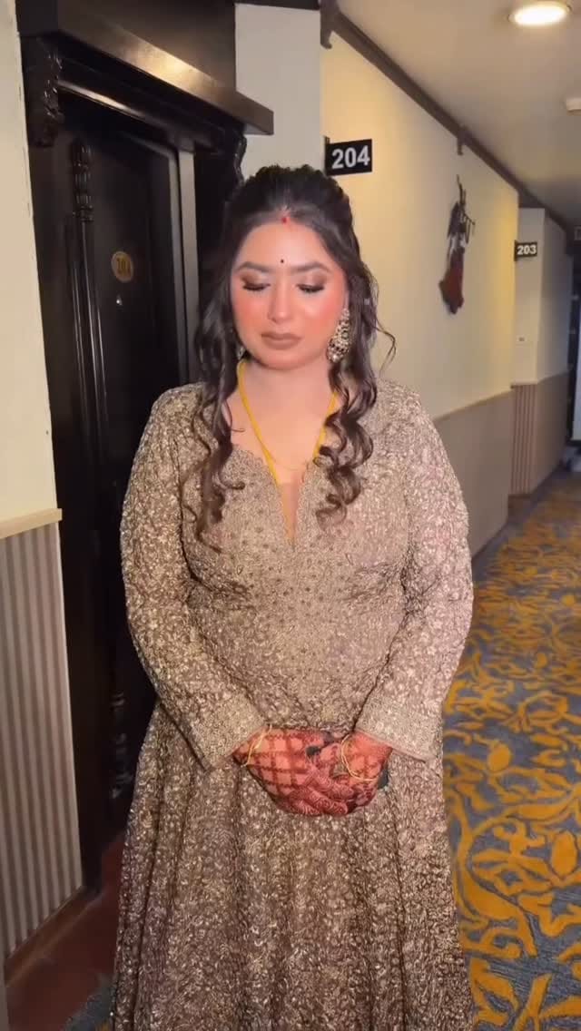 Post 2 by KOMAL VASWANI | Luxury Bridal makeup artist Nagpur on Instagram (video)