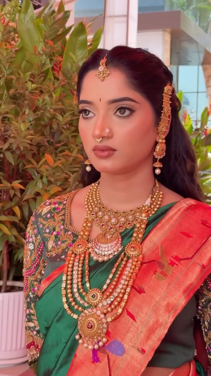 Post 2 by SHRADDHA | MAKEUP ARTIST | PUNE on Instagram (video)
