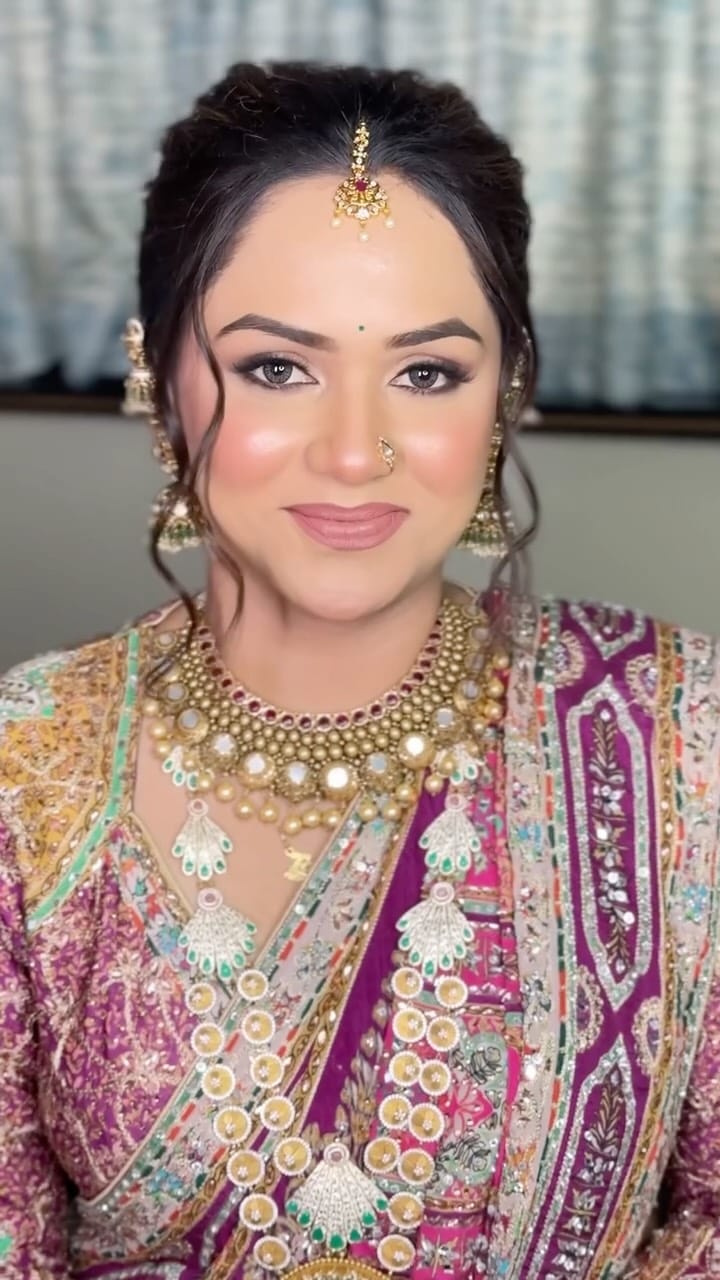 Post 5 by SHRADDHA | MAKEUP ARTIST | PUNE on Instagram (video)