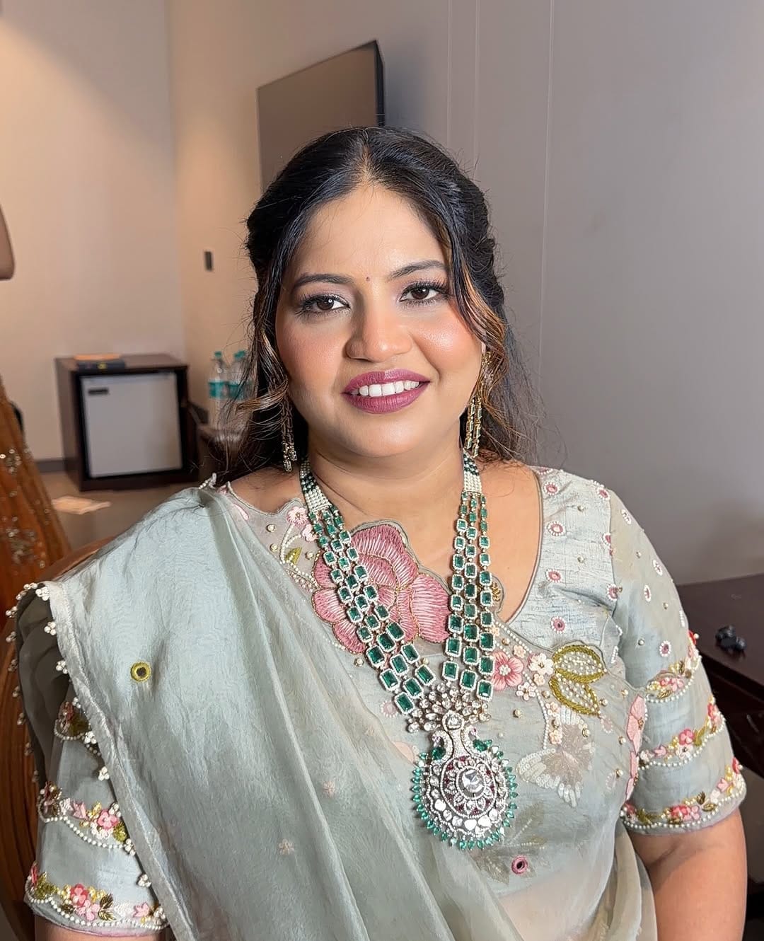 Post 2 by Rishika Rathod || makeup Artist Raipur on Instagram (carousel)