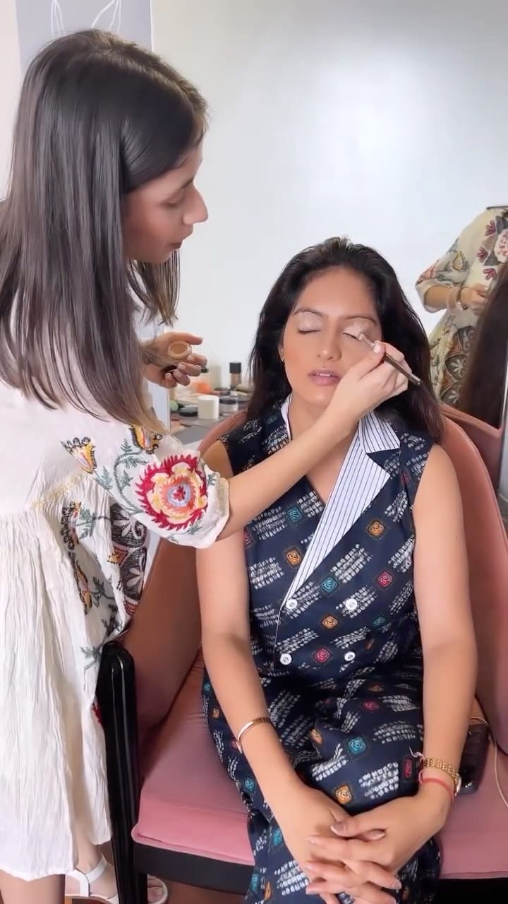Post 10 by Rishika Rathod || makeup Artist Raipur on Instagram (video)