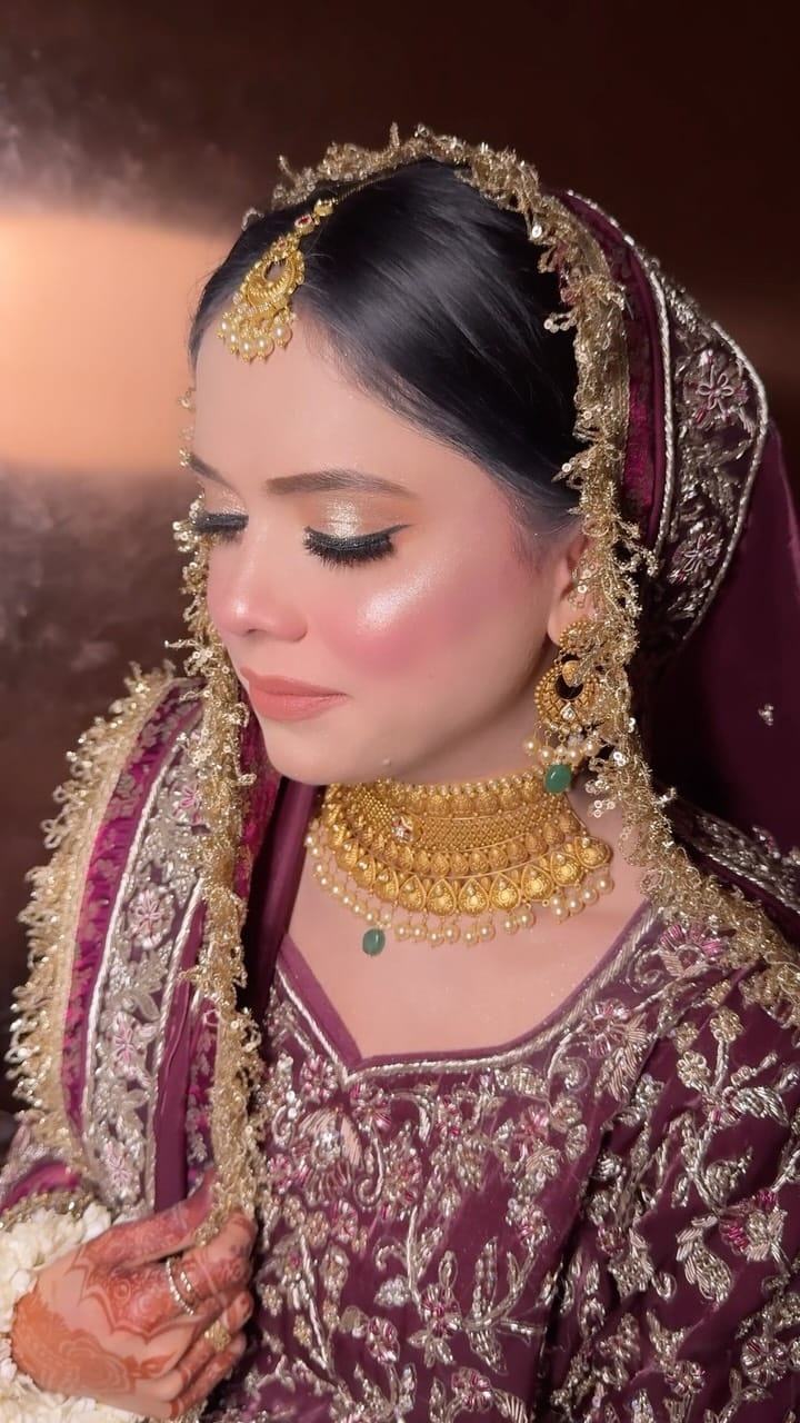 Post 3 by Javeriya Makeovers 💄 on Instagram (video)
