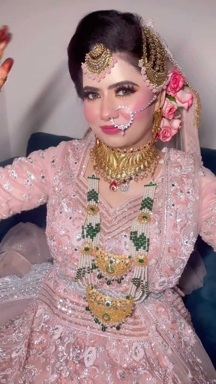Post 10 by Javeriya Makeovers 💄 on Instagram (video)