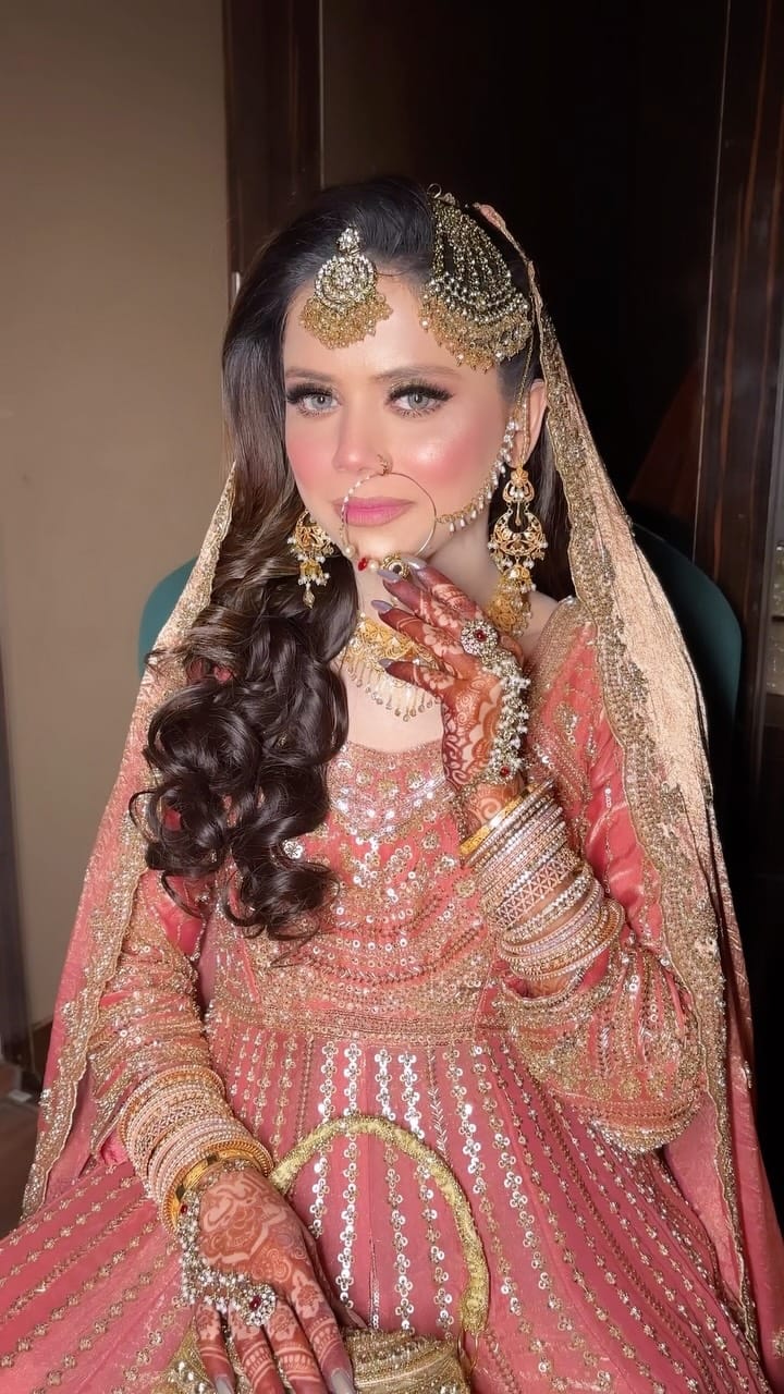Post 2 by Javeriya Makeovers 💄 on Instagram (video)